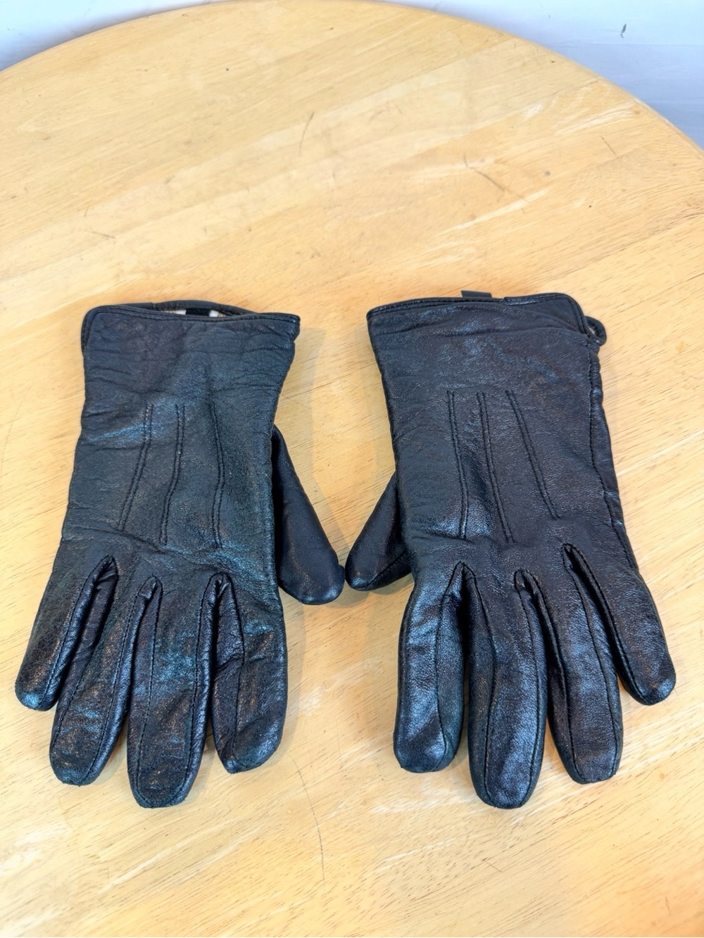 Glove.ly | Black Leather Gloves, M